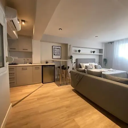 Next To Campus & Hospitals-thessaloniki Daire *