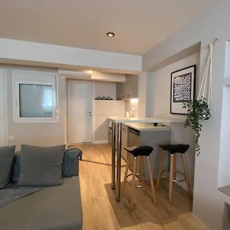 Next To Campus & Hospitals-thessaloniki テッサロニキ